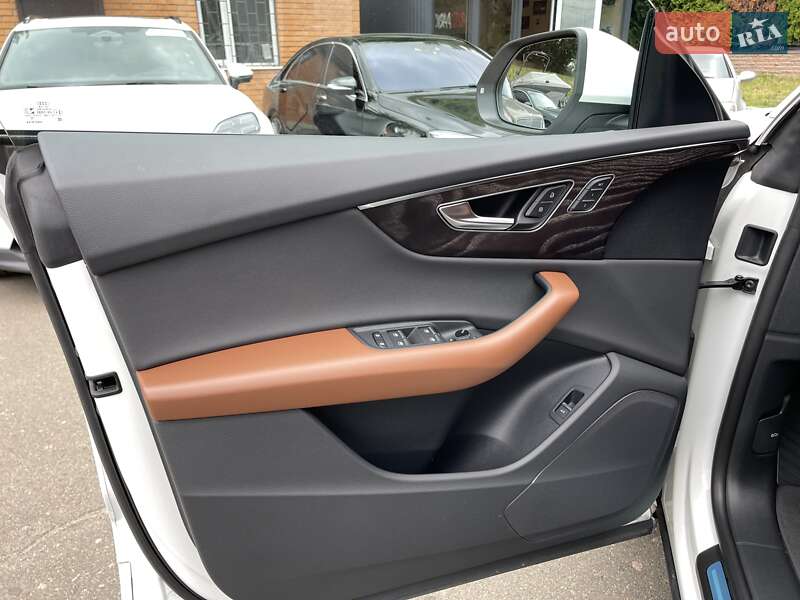 Внедорожник / Кроссовер Audi Q8 2021 в Киеве