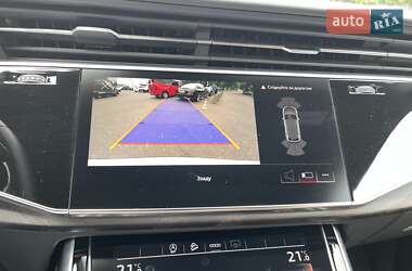 Внедорожник / Кроссовер Audi Q8 2021 в 