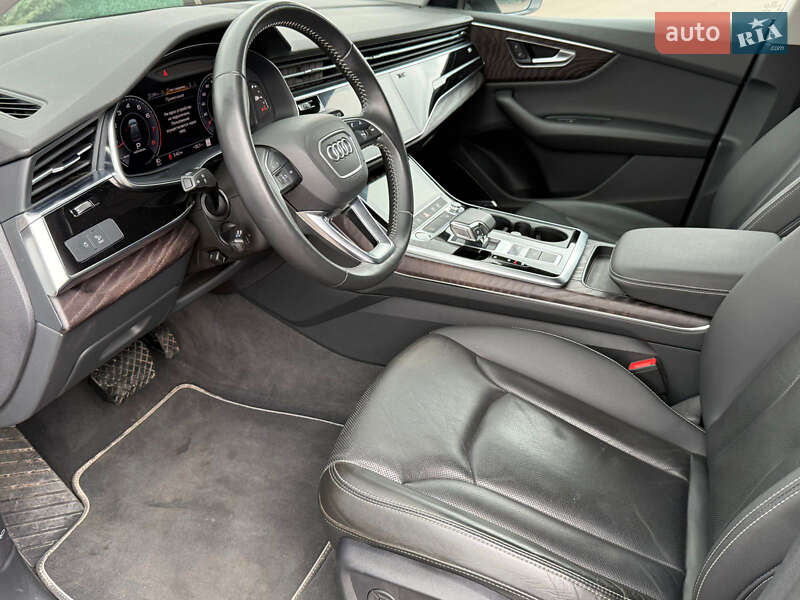 Внедорожник / Кроссовер Audi Q8 2020 в Киеве