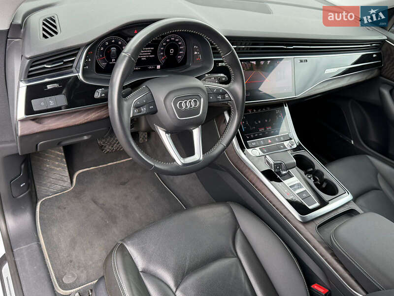 Внедорожник / Кроссовер Audi Q8 2020 в Киеве