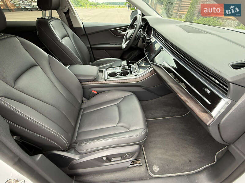 Внедорожник / Кроссовер Audi Q8 2020 в Киеве