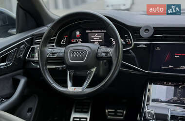 Внедорожник / Кроссовер Audi Q8 2021 в 