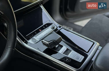 Внедорожник / Кроссовер Audi Q8 2021 в 