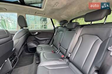 Внедорожник / Кроссовер Audi Q8 2018 в 