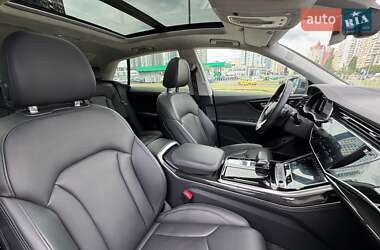 Внедорожник / Кроссовер Audi Q8 2018 в 
