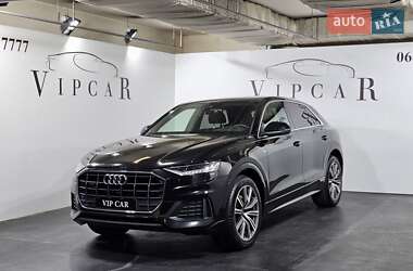 Внедорожник / Кроссовер Audi Q8 2022 в 