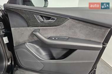 Внедорожник / Кроссовер Audi Q8 2022 в 