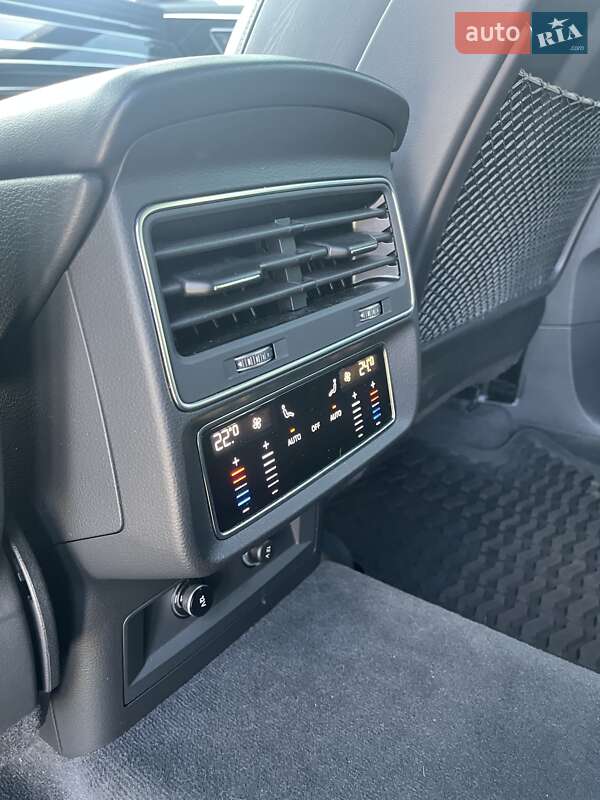Внедорожник / Кроссовер Audi Q8 2022 в Днепре