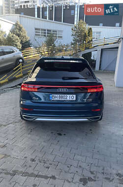 Позашляховик / Кросовер Audi Q8 2019 в 