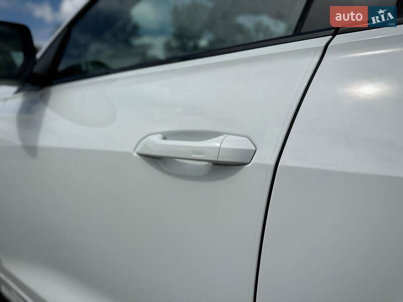 Позашляховик / Кросовер Audi Q8 2025 в Києві