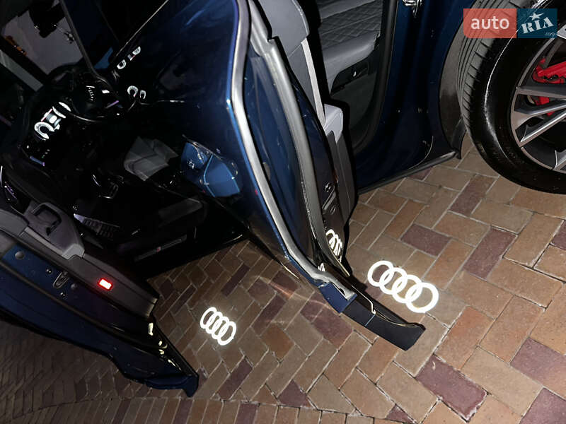 Внедорожник / Кроссовер Audi Q8 2022 в Броварах