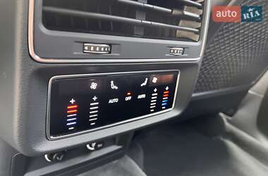 Внедорожник / Кроссовер Audi Q8 2018 в 