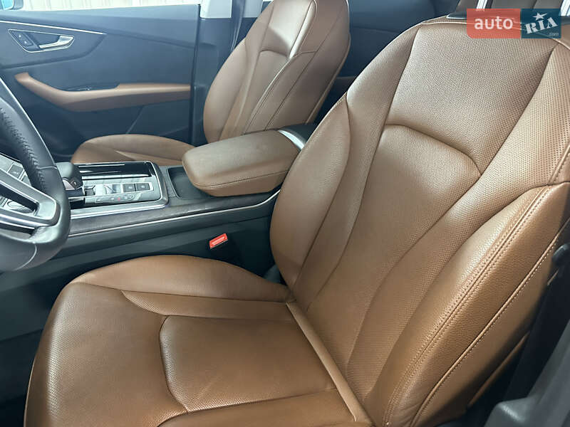 Внедорожник / Кроссовер Audi Q8 2019 в Киеве