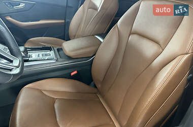 Внедорожник / Кроссовер Audi Q8 2019 в 