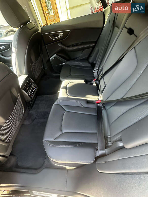 Внедорожник / Кроссовер Audi Q8 2023 в Черновцах