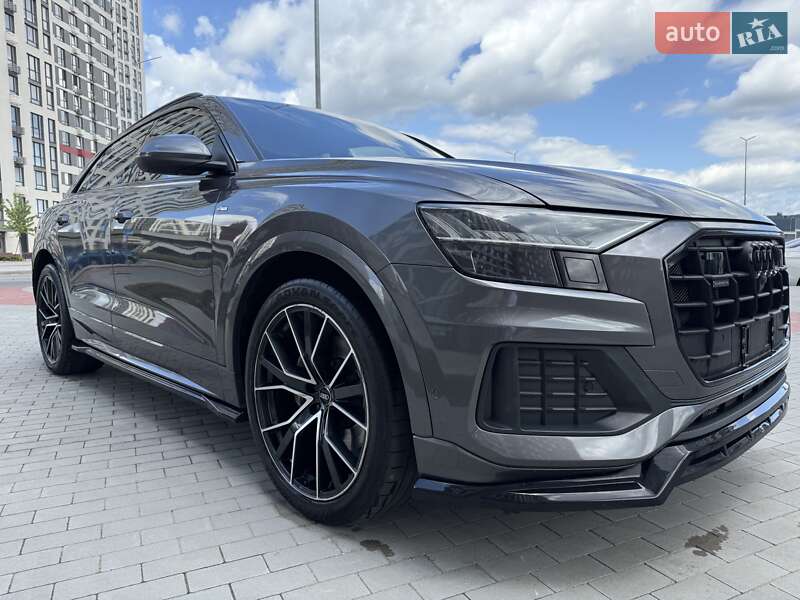 Внедорожник / Кроссовер Audi Q8 2020 в 