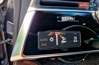 Внедорожник / Кроссовер Audi Q8 2020 в 