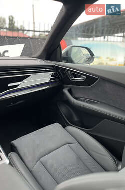 Внедорожник / Кроссовер Audi Q8 2024 в 