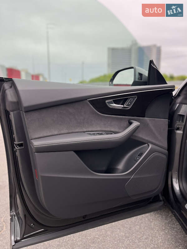 Внедорожник / Кроссовер Audi Q8 2024 в Киеве