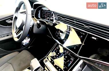 Внедорожник / Кроссовер Audi Q8 2024 в 