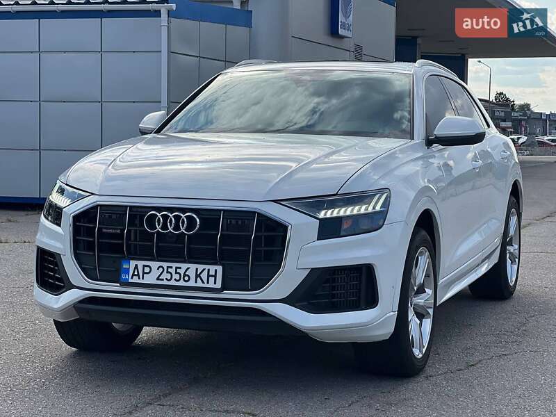 Внедорожник / Кроссовер Audi Q8 2023 в 