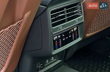 Внедорожник / Кроссовер Audi Q8 2023 в 