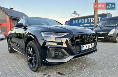 Внедорожник / Кроссовер Audi Q8 2021 в 