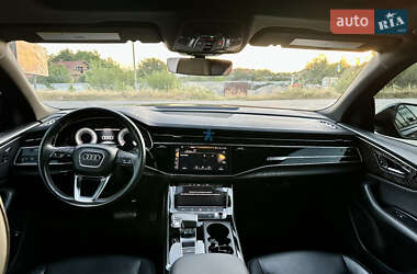 Внедорожник / Кроссовер Audi Q8 2021 в 