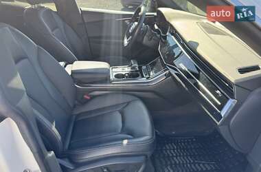 Внедорожник / Кроссовер Audi Q8 2018 в 