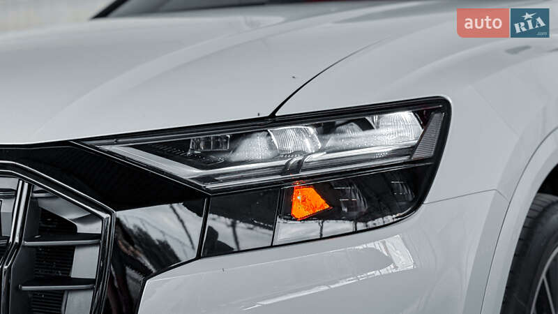 Внедорожник / Кроссовер Audi Q8 2019 в Ровно