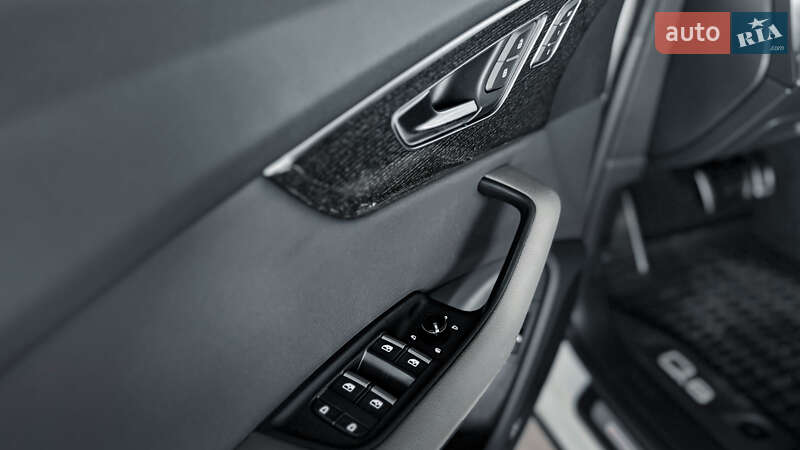 Внедорожник / Кроссовер Audi Q8 2019 в Ровно