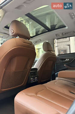 Внедорожник / Кроссовер Audi Q8 2018 в 