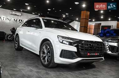 Внедорожник / Кроссовер Audi Q8 2023 в 