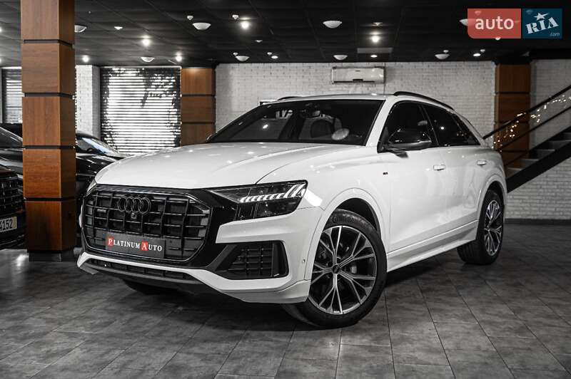 Внедорожник / Кроссовер Audi Q8 2023 в 