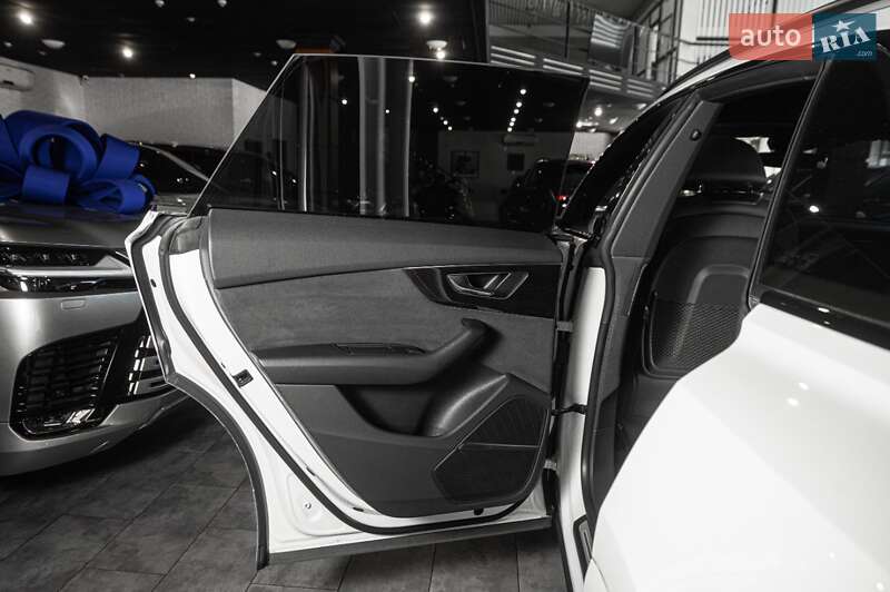 Внедорожник / Кроссовер Audi Q8 2023 в Ужгороде