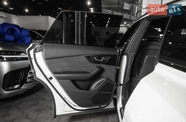 Внедорожник / Кроссовер Audi Q8 2023 в 