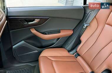 Внедорожник / Кроссовер Audi Q8 2022 в 