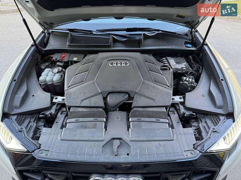 Внедорожник / Кроссовер Audi Q8 2022 в Харькове