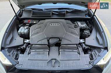 Внедорожник / Кроссовер Audi Q8 2022 в 