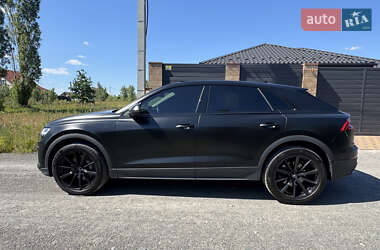 Внедорожник / Кроссовер Audi Q8 2022 в 