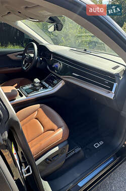 Внедорожник / Кроссовер Audi Q8 2022 в 