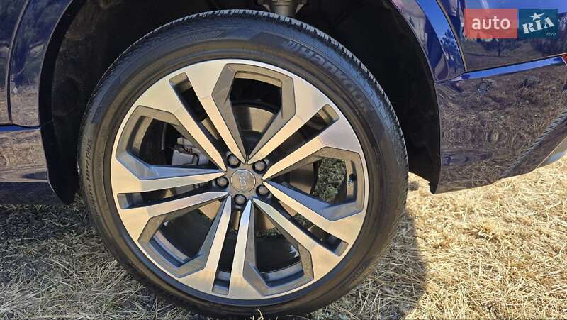 Внедорожник / Кроссовер Audi Q8 2019 в Одессе
