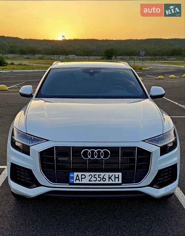 Внедорожник / Кроссовер Audi Q8 2023 в 