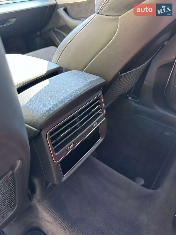 Позашляховик / Кросовер Audi Q8 2019 в Києві