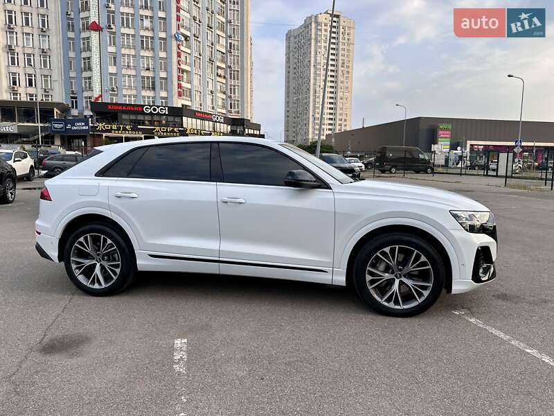 Позашляховик / Кросовер Audi Q8 2023 в Києві