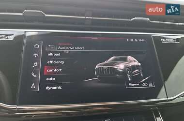 Внедорожник / Кроссовер Audi Q8 2023 в 