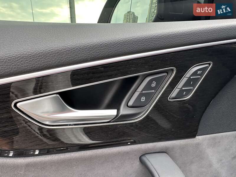 Позашляховик / Кросовер Audi Q8 2023 в Києві