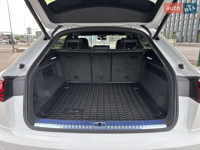 Позашляховик / Кросовер Audi Q8 2023 в Києві