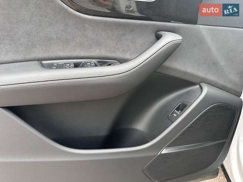 Позашляховик / Кросовер Audi Q8 2023 в Києві