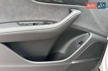 Внедорожник / Кроссовер Audi Q8 2023 в 